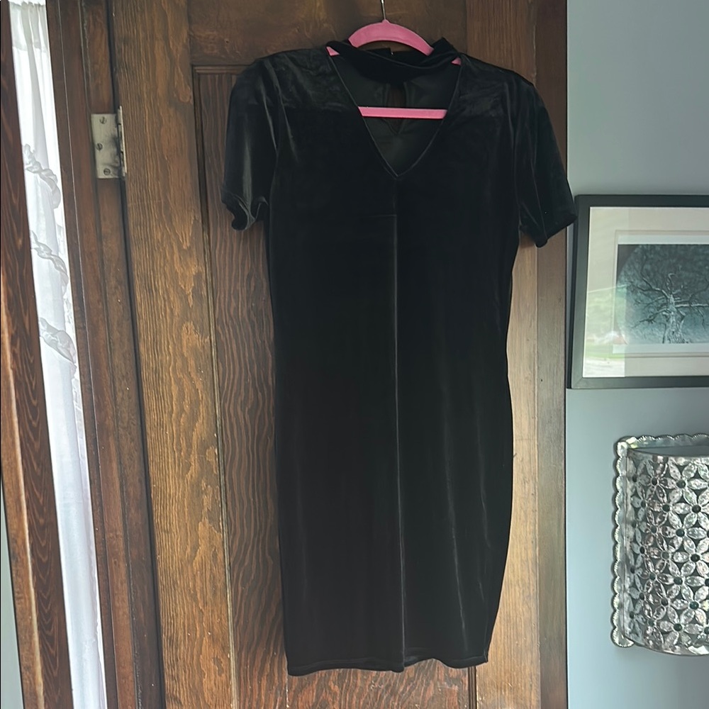 Ambiance Black Sheath Mini Dress V-Neck Short Sleeve